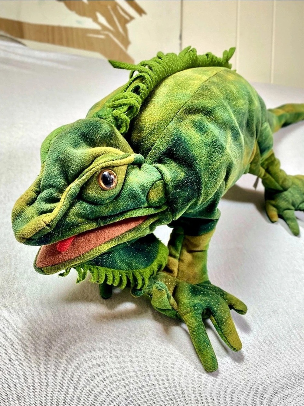 Vintage Folkmanis Chameleon Hand Puppet 18” Green Lizard #2215